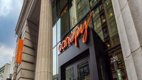 Facade, Hotel Hilton Canopy, Chicago Facade, Hotel Hilton Canopy, Chicago
