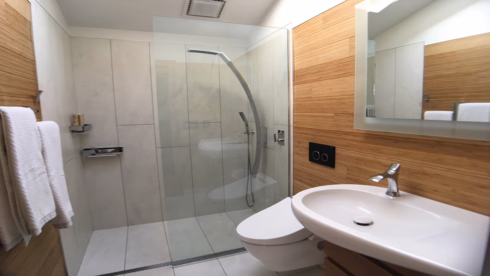 Renovated bathroom with Geberit in-wall systems for wall-hung fixtures Renovated bathroom with Geberit in-wall systems for wall-hung fixtures